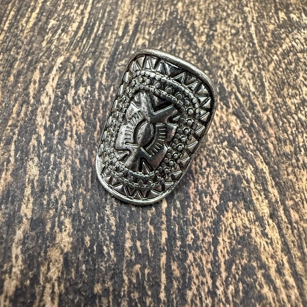 VTG Sz 8 Oval‎ SOUTHWESTERN Embossed Engraved Tribal Statement Ring Boho
